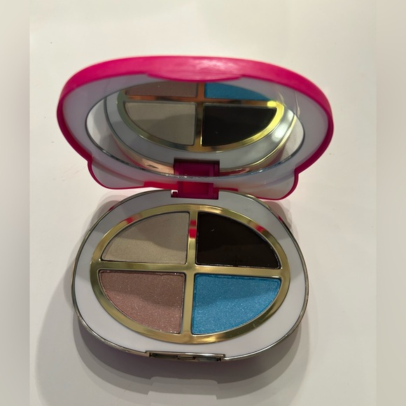 Sephora x hello kitty x Sanrio
READ DESCRIPTION! - Picture 6 of 7